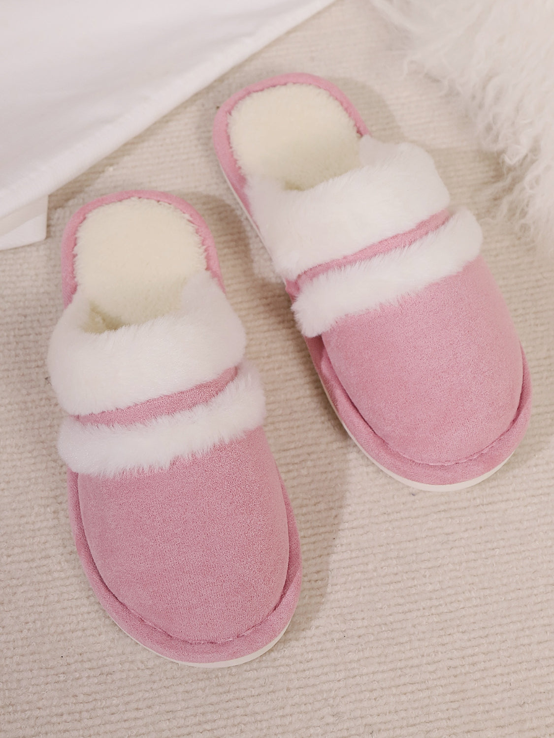 Contrast Faux Fur Round Toe Slippers